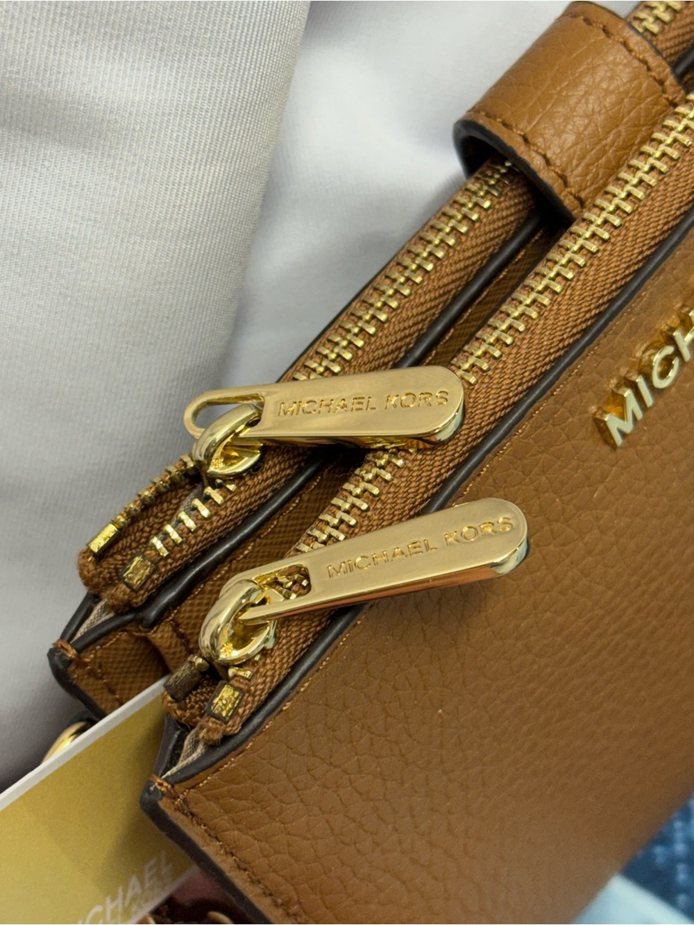 (new+tag) Michael Kors Pebbled Leather Brown Acorn Wristlet with Gold Hardware - Picture 2 of 9